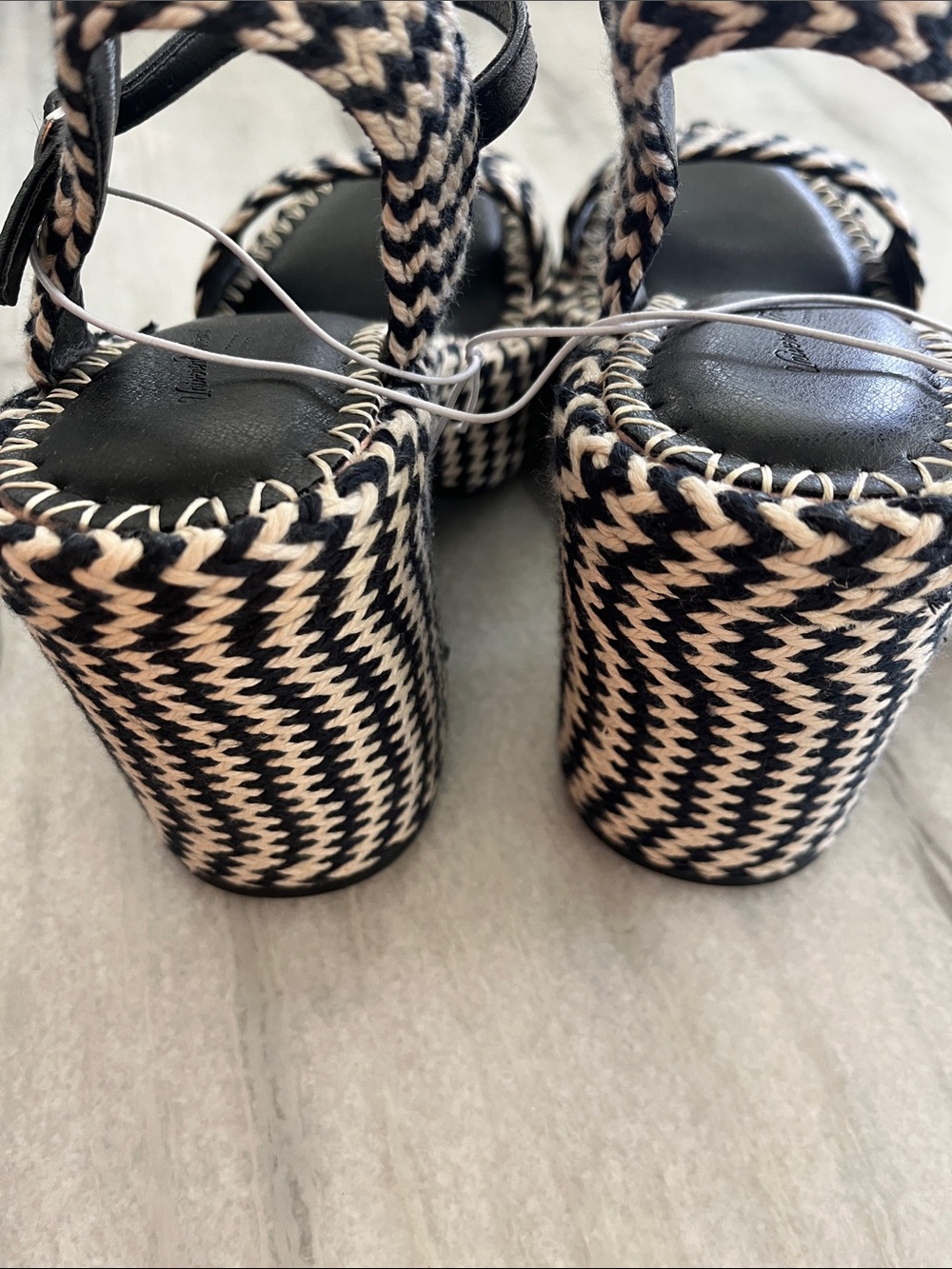 Universal Thread Platform Block Heel Sandal in Black & White Zigzag NWT - Picture 5 of 6